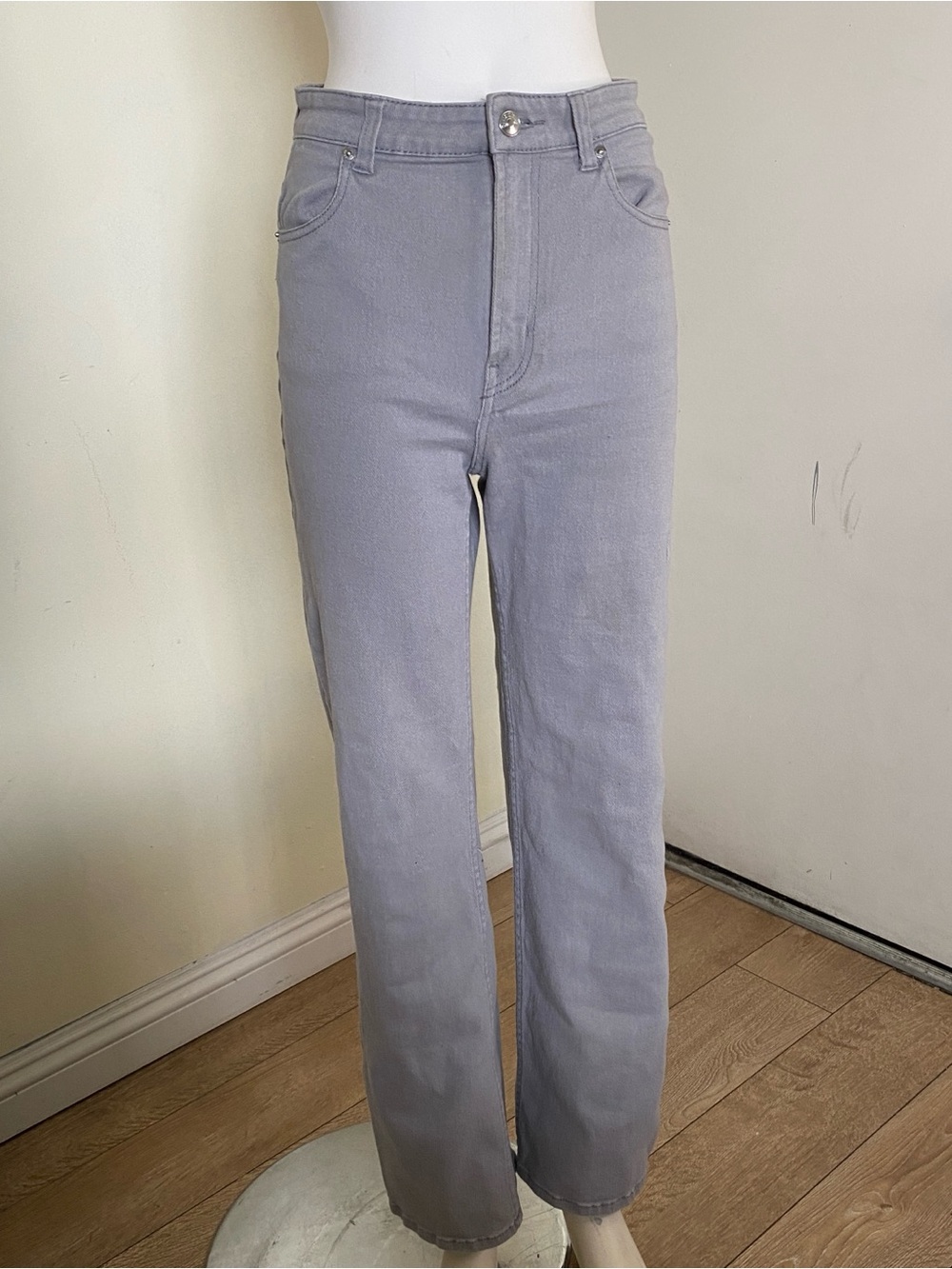 High-Rise Straight Leg Jeans in Light Gray